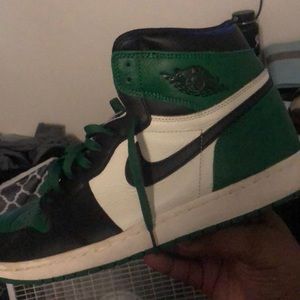 Pine Green 1s (2018) no box and only green laces